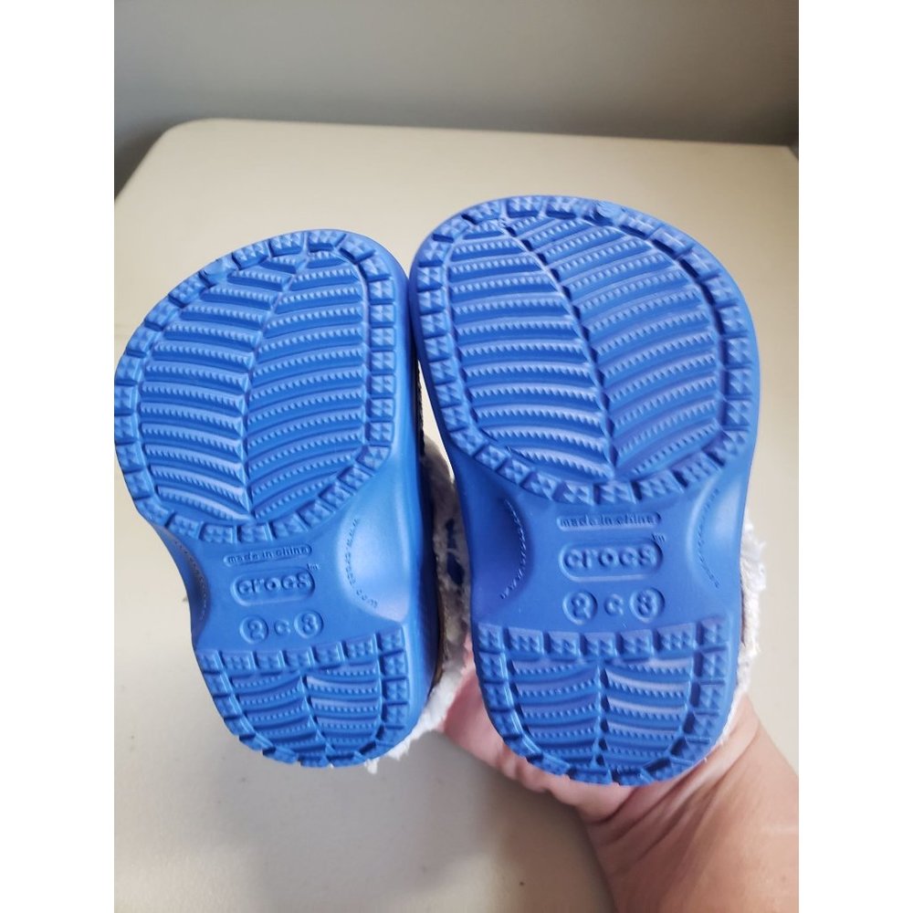 Infant Crocs With Fur Lining Size 2/3. - Picture 5 of 5
